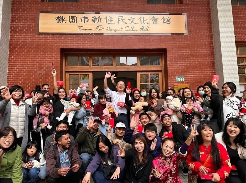 Cơm đoàn viên mùng 2 Tết, Phó Thị trưởng Đào Viên Tô Tuấn Bân mời lao động nước ngoài tham gia thử thách nấu món ăn đa quốc gia
