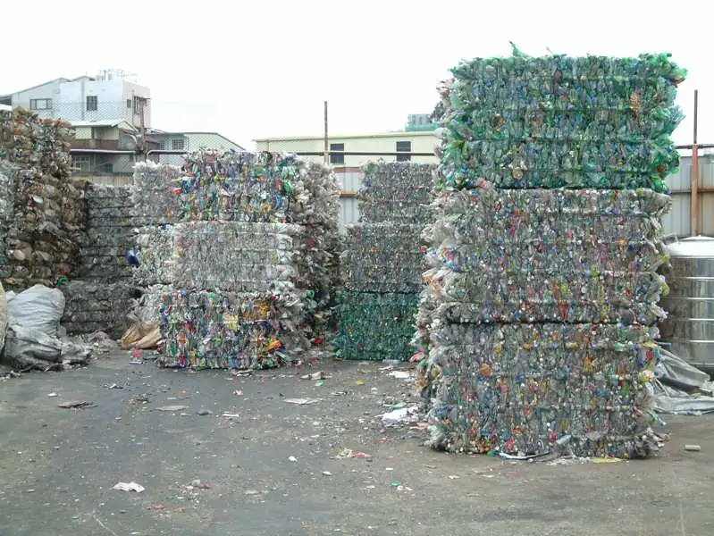 Xem Xét Việc Cho Phép Lao Động Nhập Cư Làm Việc Trong Ngành Xử Lý và Tái Chế Chất Thải