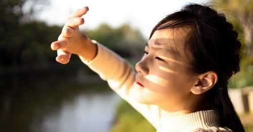 “Mẹ em là người Tân Di Dân (新住民), em thi Quốc văn được 100 điểm, bài kiểm tra này sẽ được trưng bày ở trường” câu nói trong bài viết "Câu chuyện ở Tân Bắc của tôi: Thành phố Hồ Chí Minh nơi phương xa" dưới ngòi bút của tác giả con lai Việt – Đài nói về người mẹ Việt Nam của mình