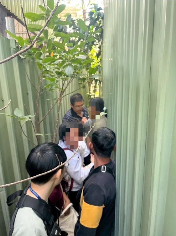 Phát hiện 7 lao động đen ẩn nấp trong khe tường - Bóc trần đường dây môi giới bất hợp pháp tại Tân Bắc
