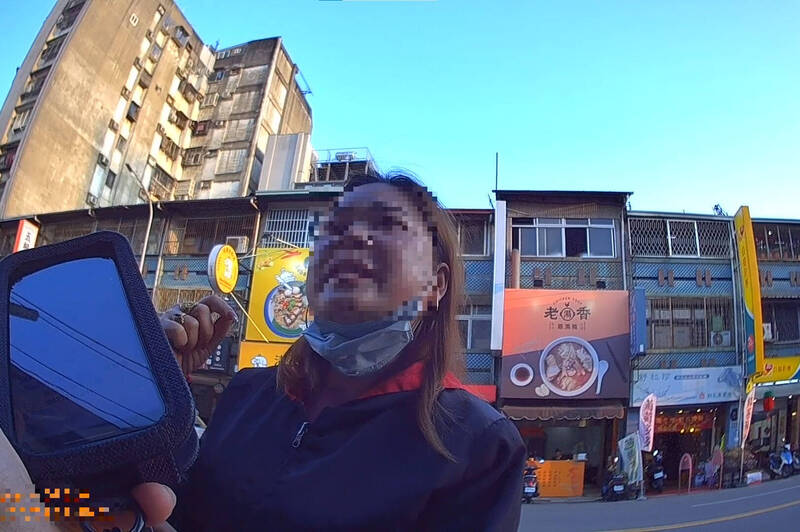 "Xăm môi xăm mày nên khác ảnh!" – Lao động người Việt bỏ trốn 10 năm bị cảnh sát Đài Loan phát hiện khi cố tình giả danh người khác